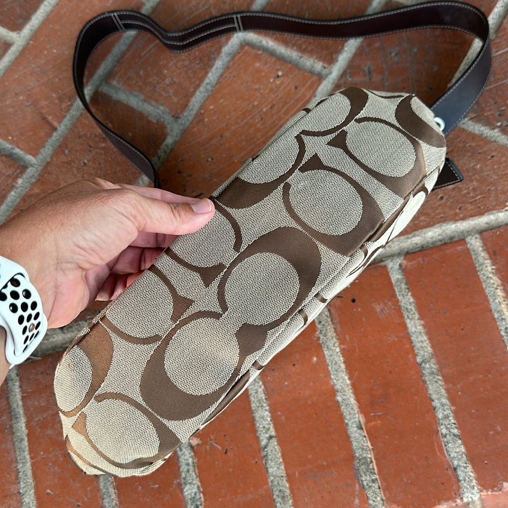 ➰Coach Brown Signature Shoulder Bag. Like new condition. Vintage. - Picture 9 of 15